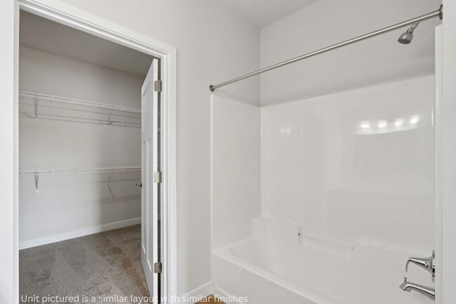 The Residences at Jamestown Quarry, Fitchburg, WI 53719 - photo 7