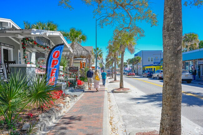 Spend the day popping into shops and eateries as you walk along Flagler Avenue in Central Beach.