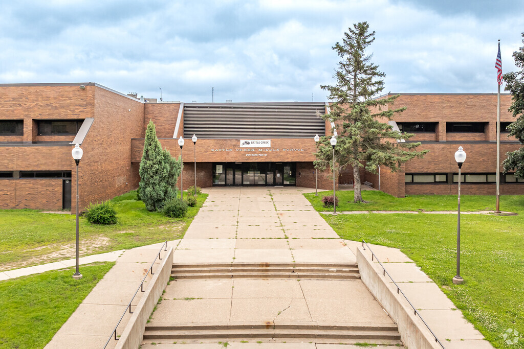 Battle Creek Middle School  is located in St. Paul, MN.