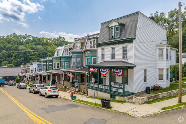 Attached single family homes in Jalappa often have covered front porches.