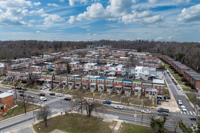 With a border of newly built townhomes, Tremont has a welcoming and friendly neighborhood feel.