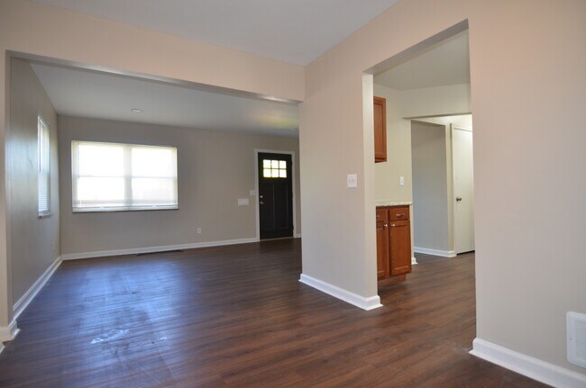 3569 Locust Ln, Cincinnati, OH 45238 - photo 4