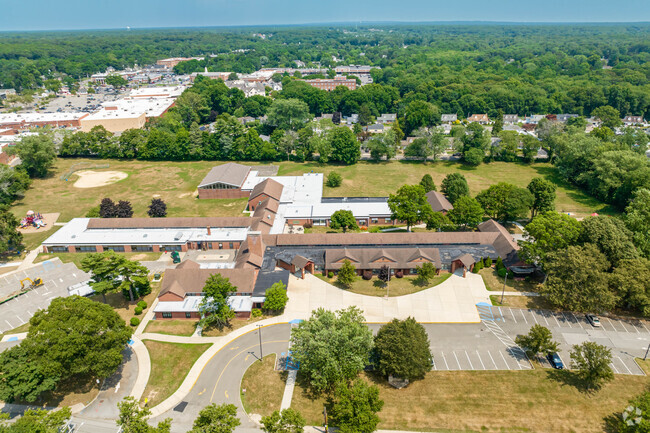 Here is an aerial view of Smithtown Elementary School .