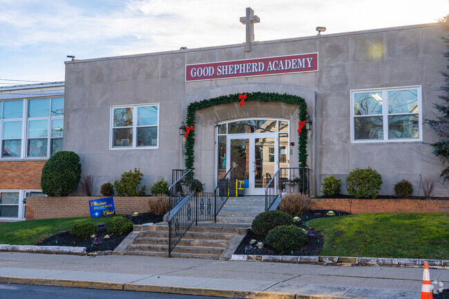 The class size of The Good Shepherd Academy is 325 students large.