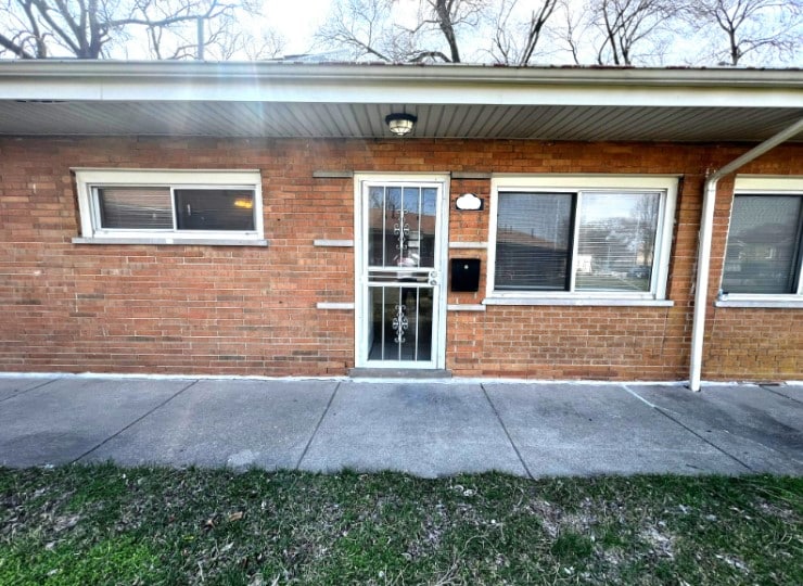 9136 S Anthony Ave, Chicago, IL 60617 - photo 1
