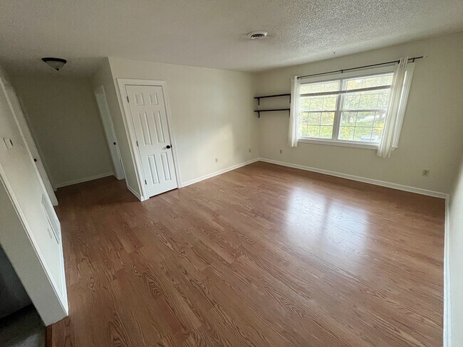 25A Pine Ln unit 25A Pine Lane Apt 7, Albany, NY 12203 - photo 3