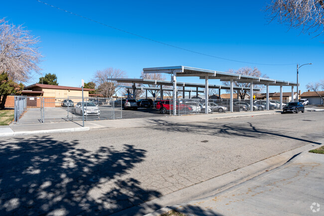 The student population of Mariposa Elementary is 554 and the school serves K-6.