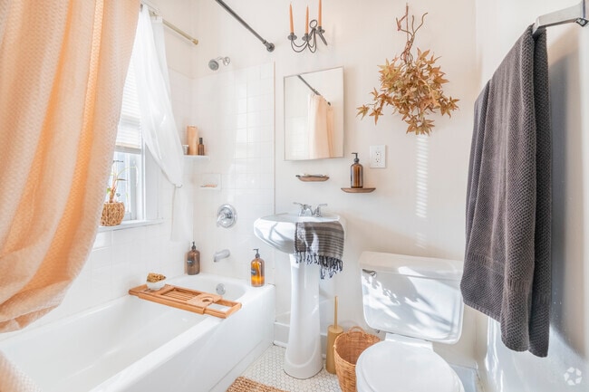 26 Oak Grove - Bathroom - 1BA, Studio - 370SF - Bathroom