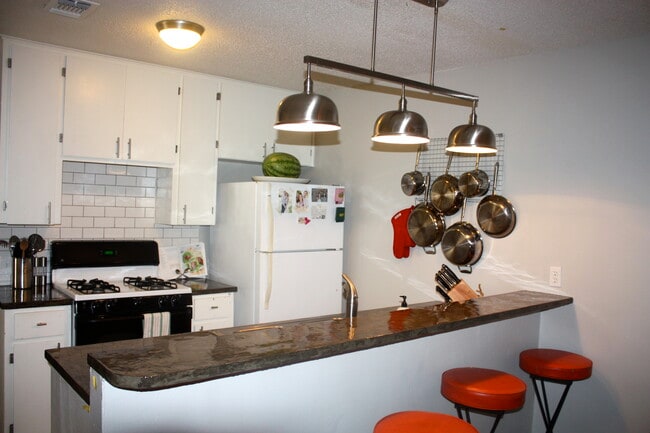 3408 Dolphin Dr, Austin, TX 78704 - photo 5