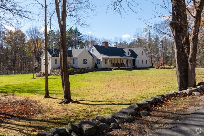 South Hampton’s Colonial Revival homes offer serene living and spacious yards.