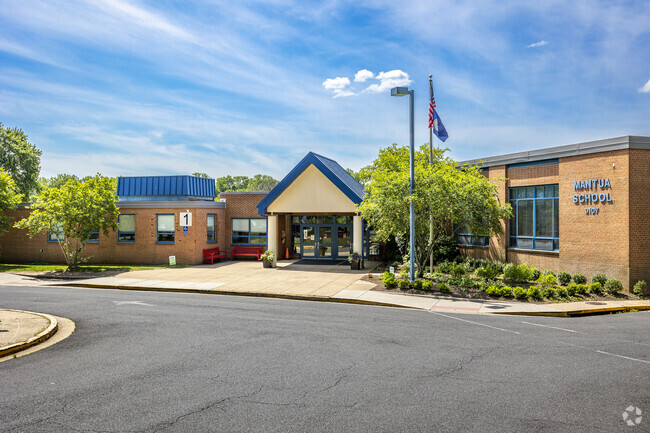 Mantua Elementary has a traditional design.