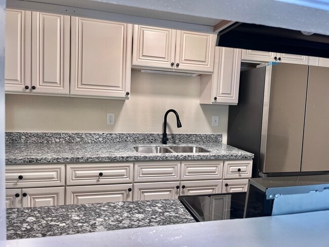 705 Vouray Dr unit 705 Vouray, Kenner, LA 70065 - photo 3