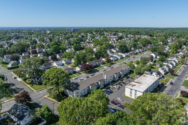 Lynn Apartments, Bridgeport, CT 06606 - photo 3