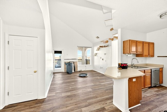 18929 E Warren Cir, Aurora, CO 80013 - photo 6