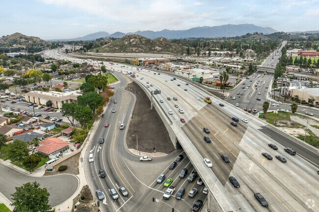Freeway 91 conveniently connects residents of Hawarden Hills to the best of the Inland Empire.
