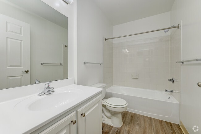 2BR,2BA - 954 SF - Bathroom