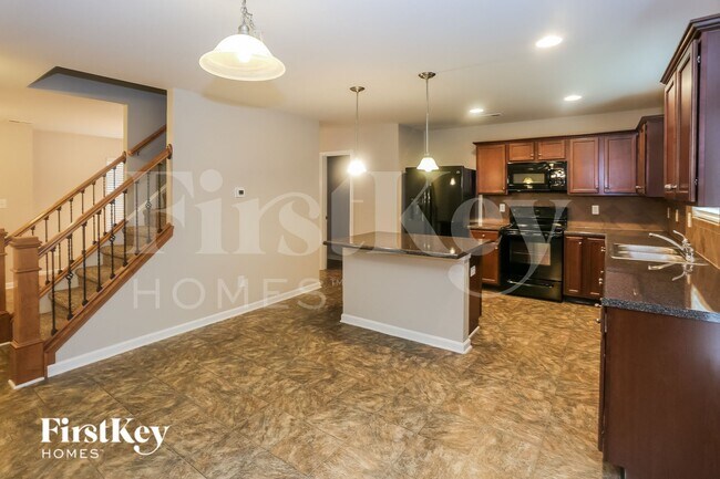 11016 Belmont Run Ln, Charlotte, NC 28213 - photo 6