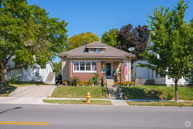 Some areas of South Oakland have multi-textured homes that catch your eye.