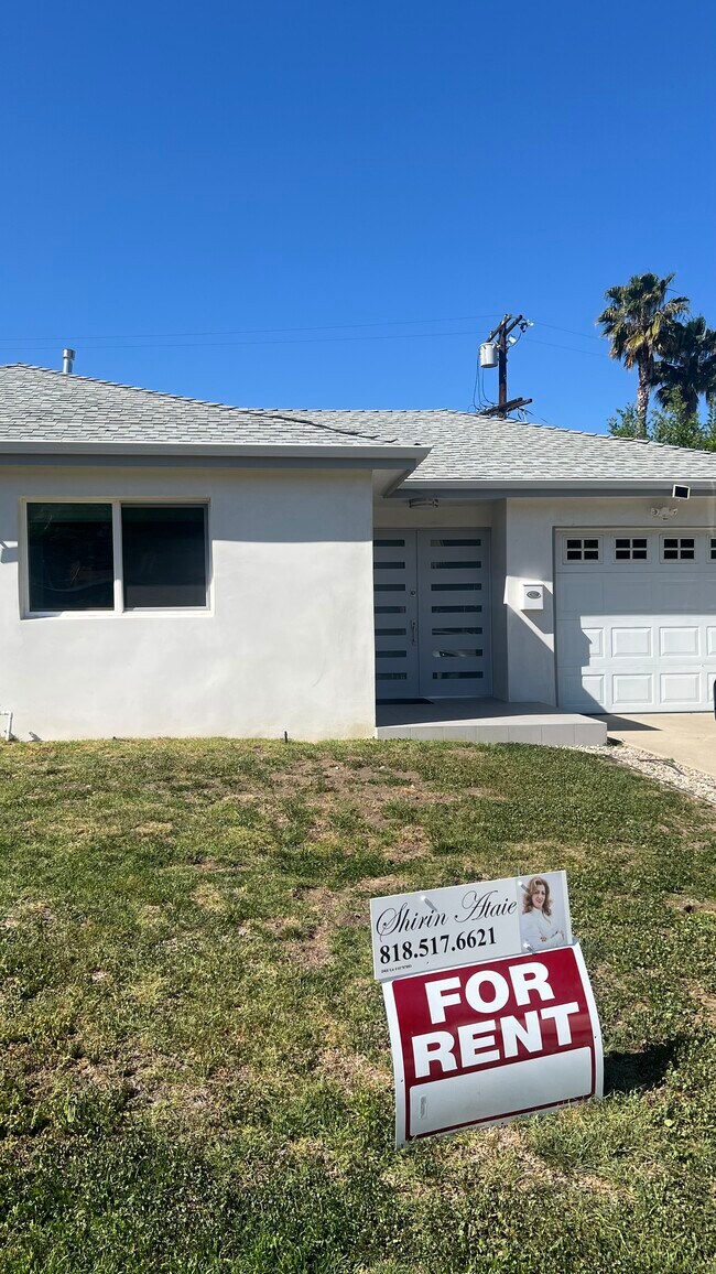18245 Valley Vista Blvd, Tarzana, CA 91356
