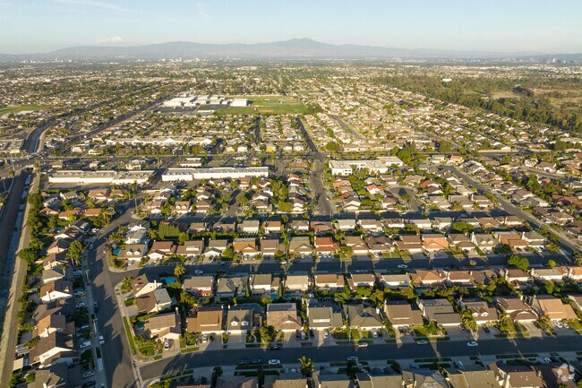 Star View’s residential streets sit close to major highways and nearby retail destinations.