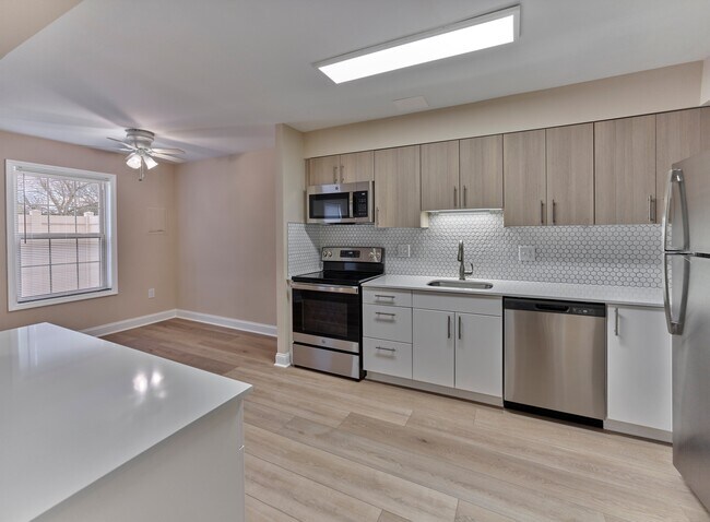 Preview the designer kitchen finishes coming soon to North Crossing Apartments — featuring stainless steel appliances, quartz countertops, and contemporary cabinetry, as shown here at our sister community, Woods Edge.