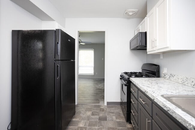 2BR, 1.5BA - 1,200 SF