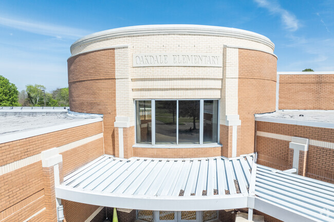 Oakdale Elementary School has a student to teacher ratio of 17 to 1.