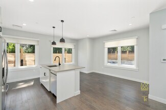 54 Auburn St Unit 102, Brookline, MA 02446