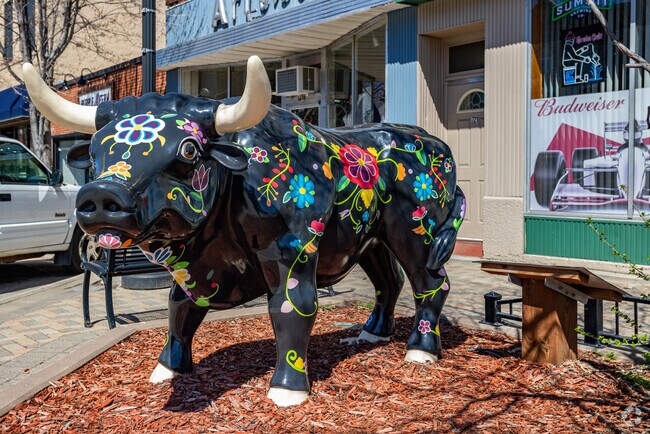 Brainerd is home to Babe the Waabigwan Ox, one of many Babe statues of Minnesota folklore in the city.
