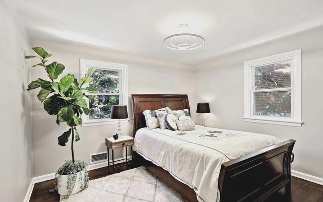 7502 Alfred Dr unit Downstairs, Silver Spring, MD 20910 - photo 4