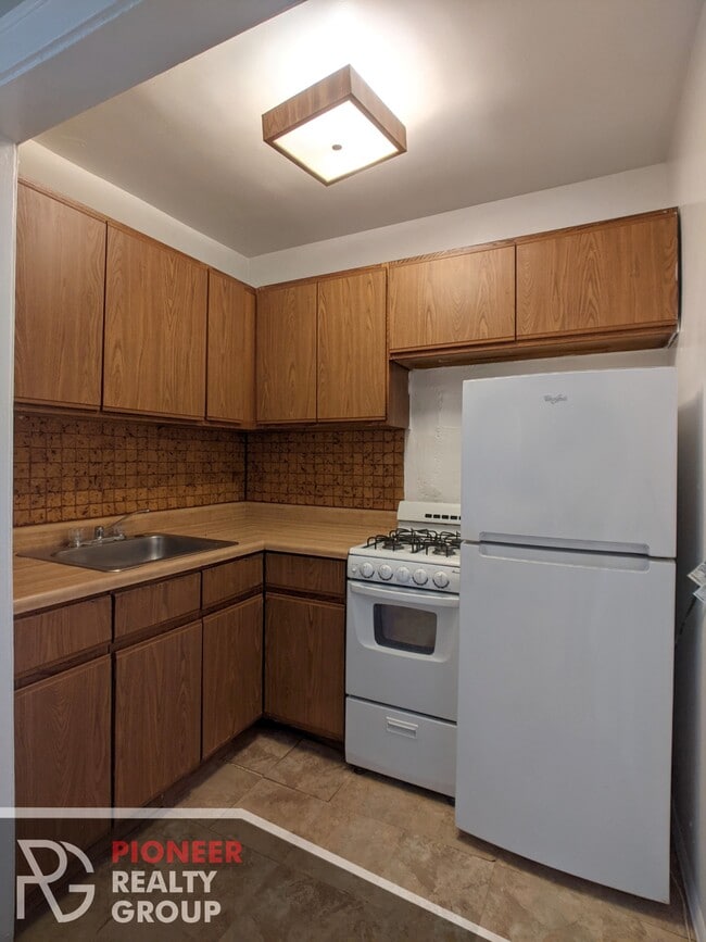 737 W Belmont Ave unit 739-306, Chicago, IL 60657 - photo 4