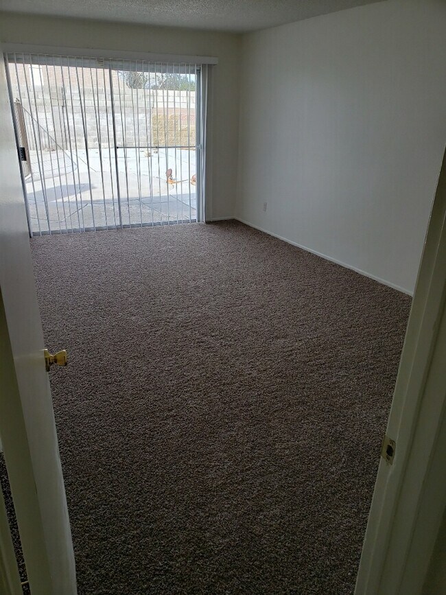 3938 Irongate Ct, Las Vegas, NV 89120 - photo 5