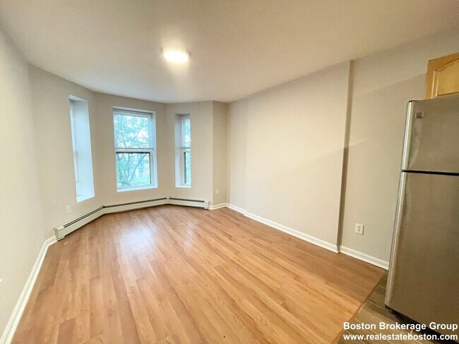 92 Hammond St unit 4, Roxbury Crossing, MA 02120 - photo 3