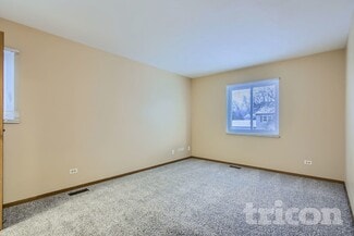 1331 Fairfield Ct, Naperville, IL 60565