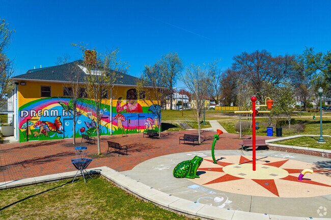 Take your kids to the splash pad at Anne Hardy Plaza in Highland Park.
