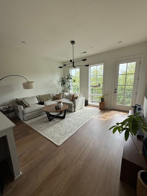 1276 Longreen Terrace NW unit Longreen, Atlanta, GA 30318 - photo 1