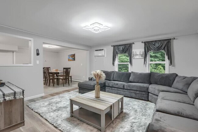 751 Us-9w unit ID1056679P, Fort Montgomery, NY 10922 - photo 2