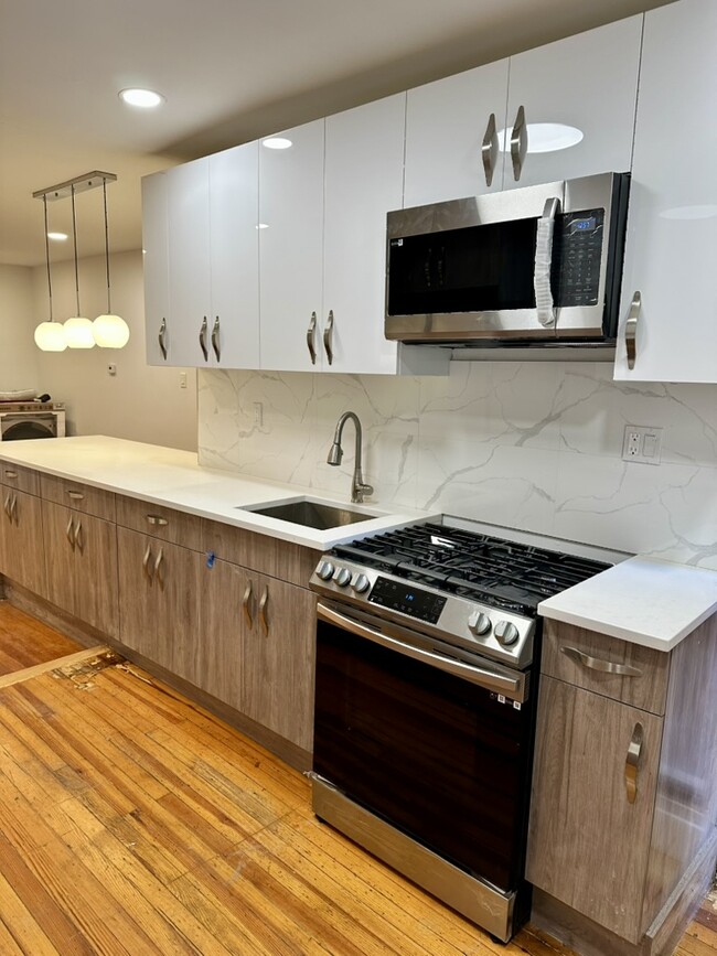 328 High St, Burlington, NJ 08016