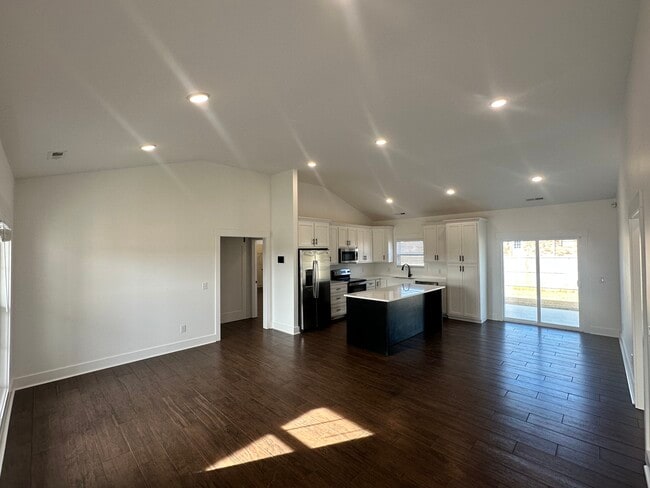 210 Market St, Muscle Shoals, AL 35661 - photo 3