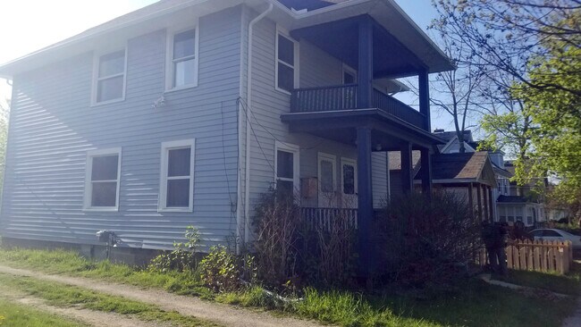 711 N Chestnut St, Lansing, MI 48906 - photo 4