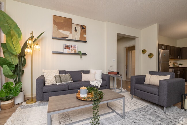 4BR, 4BA - 1,442SF - Living Room