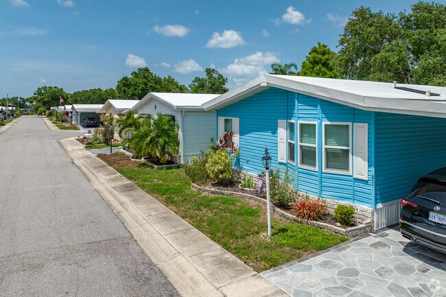 Residents of Largo Paradise Island enjoy keeping their yards beautiful year-round.