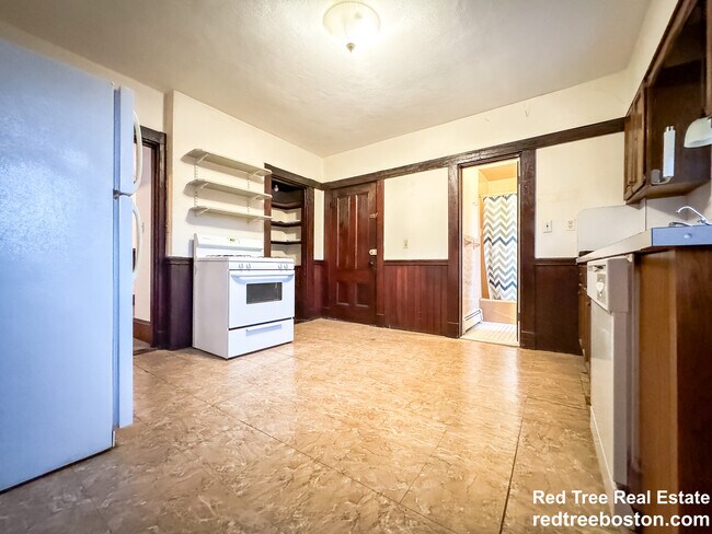 86 Chestnut St unit 3-bed 1-bath Brookli, Brookline, MA 02445 - photo 2