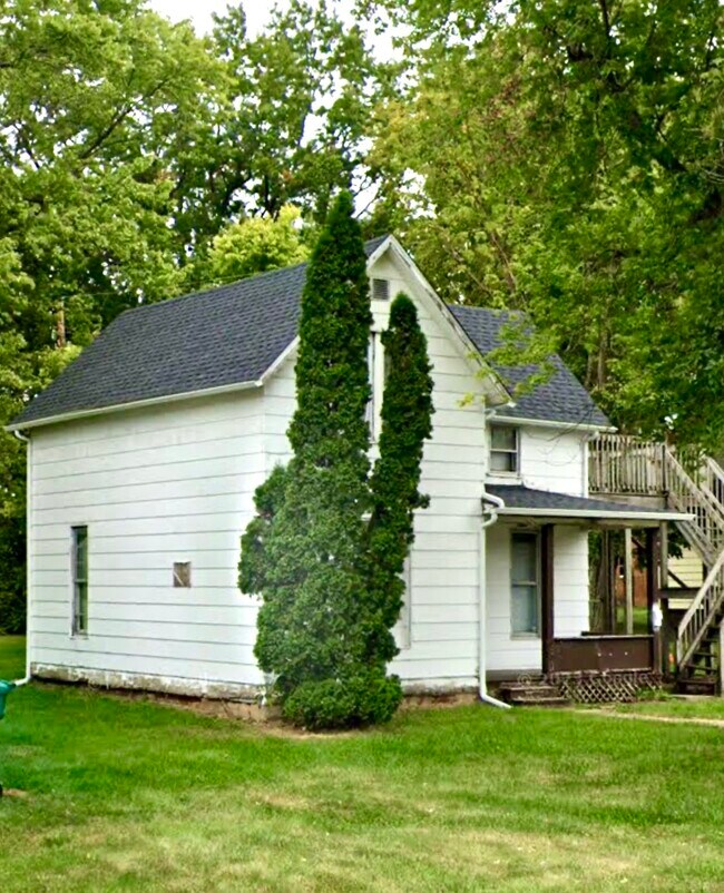 220 W Pierce St unit 2, Macomb, IL 61455 - photo 2