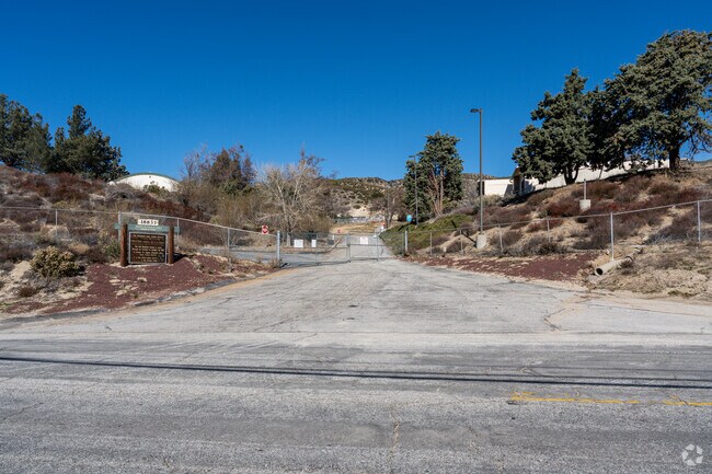 Hughes-Elizabeth Lakes Union Elementary contains 1 schools and 162 students.
