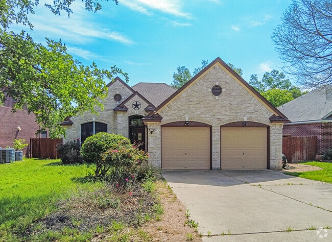 Legend Oaks has many single-story ranch-style homes.