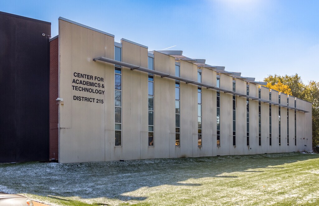 Center for Academics & Technology provides education in the neighborhood of 
Calumet City.