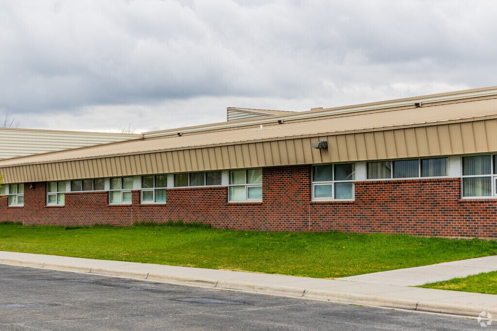 Elysian Elementary School  provides excellent education for students in Montana.