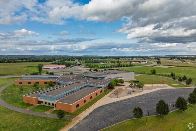 Oak Crest Elementary School has an overall Niche grade of B-.