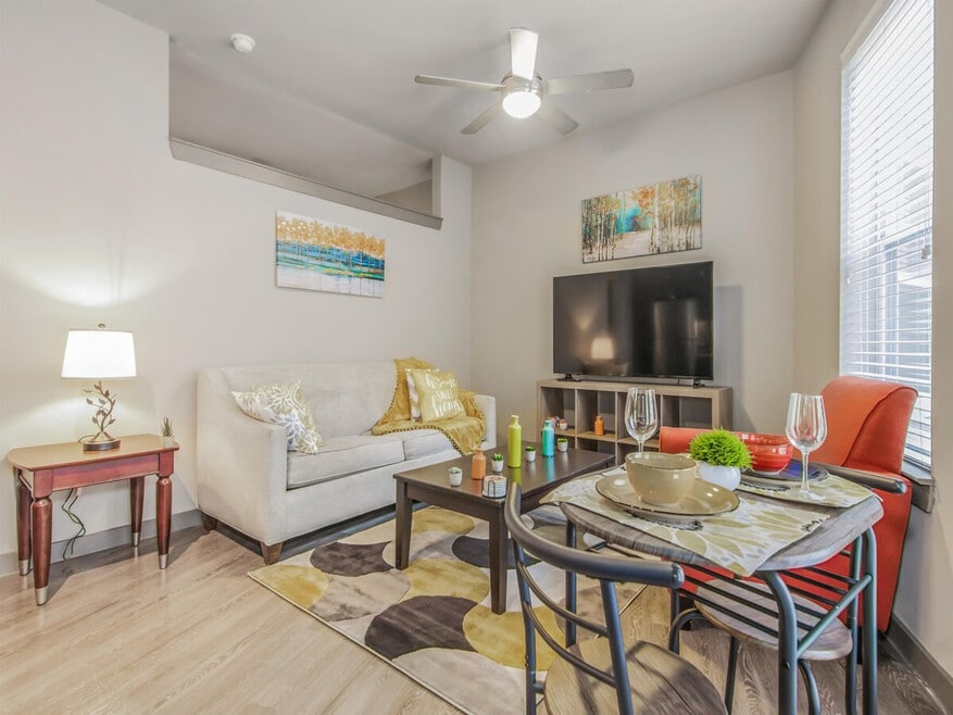 1915 Canterbury St unit ID1359154P, Houston, TX 77030 - photo 1